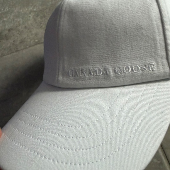 Canada Goose Women\'s Weekend Cap in White One Size main image 6